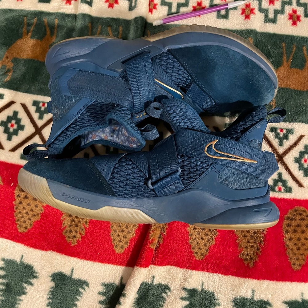 Nike Lebron Soldier 12